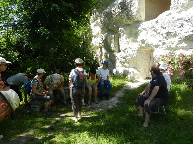 le guide nous présente les lieux