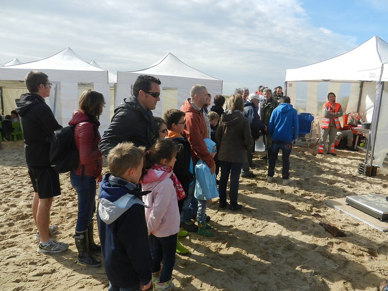 petits et grands patientent 