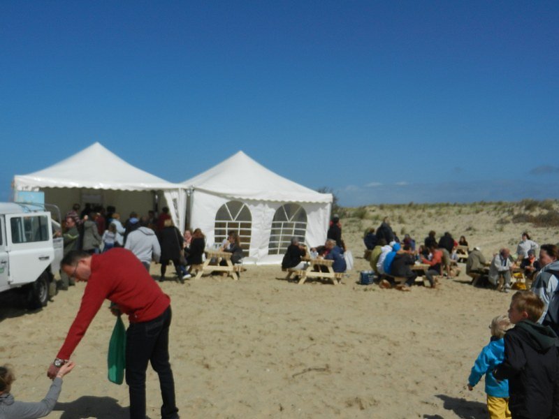 repas bien apprécié,  sorti du sac offert par DOP aux participants