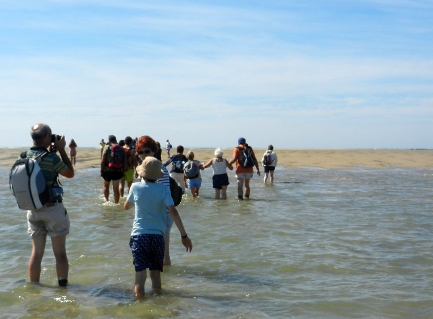 ementébarquement e l'eau jusqu'aux genoux