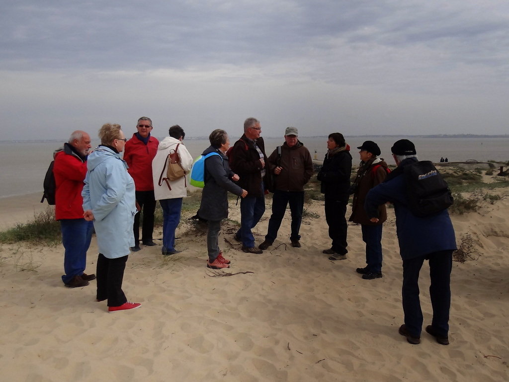 Notre guide explique le rôle de cet observatoire, les oiseaux en migration vers le nord, leur comptage, le mode opératoire 