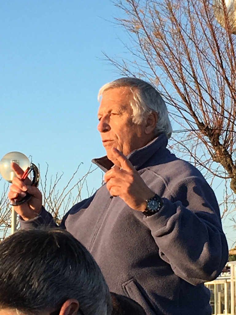 Un représentant d'Une Pointe Pour Tous