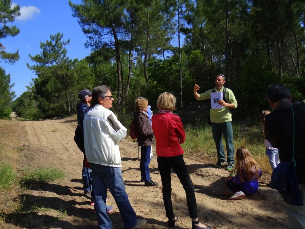 Les participants attentifs aux explications de Valéry Bernard
