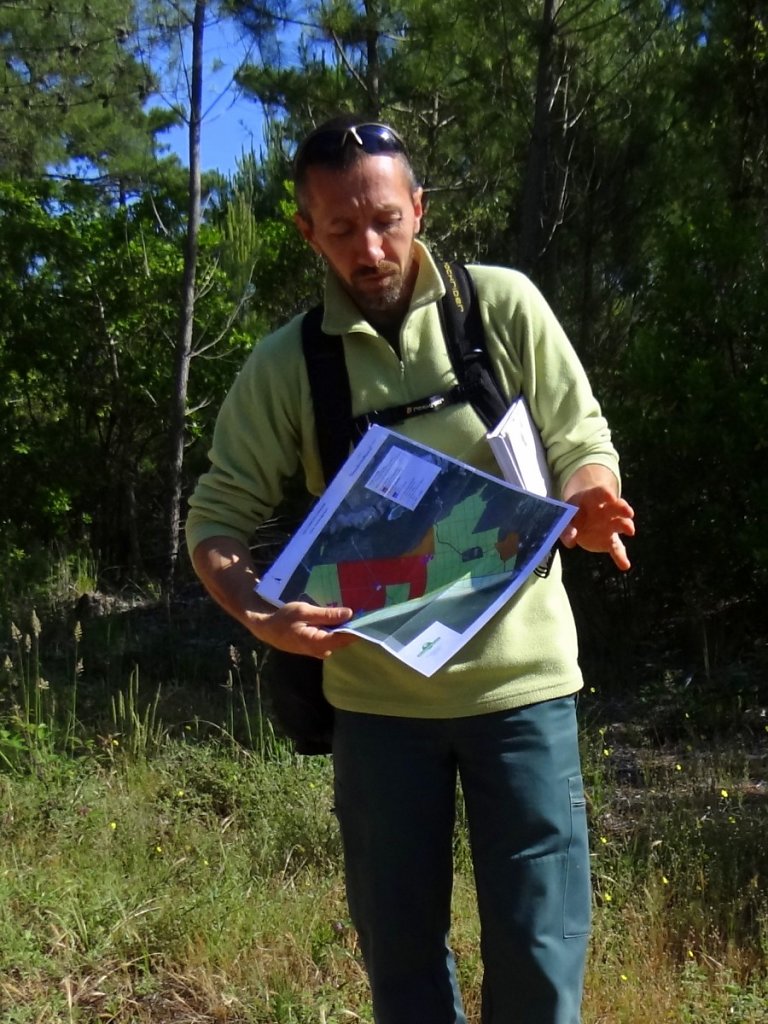 Valéry Bernard nous montre les différents boisements des Combots