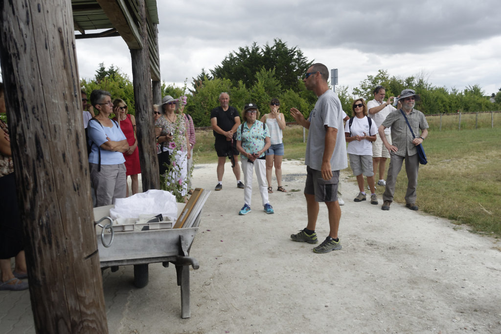 premières explications