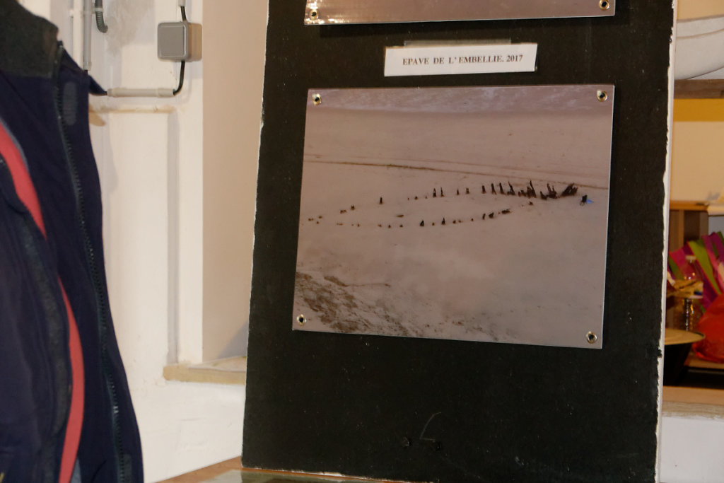 L'épave en question, pointue aux deux bouts